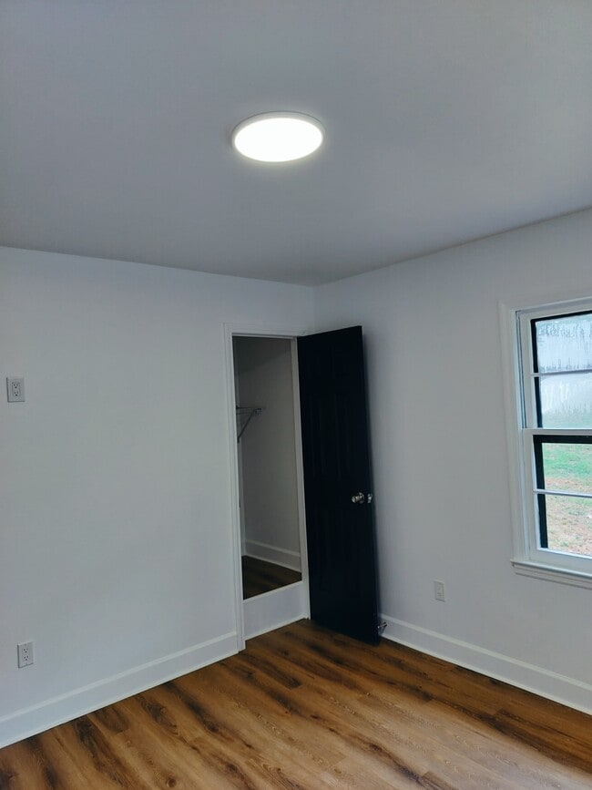 Building Photo - 731 N Price Rd