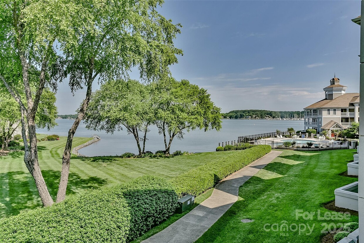 Primary Photo - 18557 Vineyard Point Ln