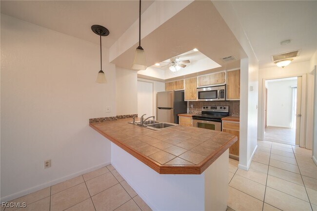 Foto del edificio - 2825 SW Santa Barbara Pl