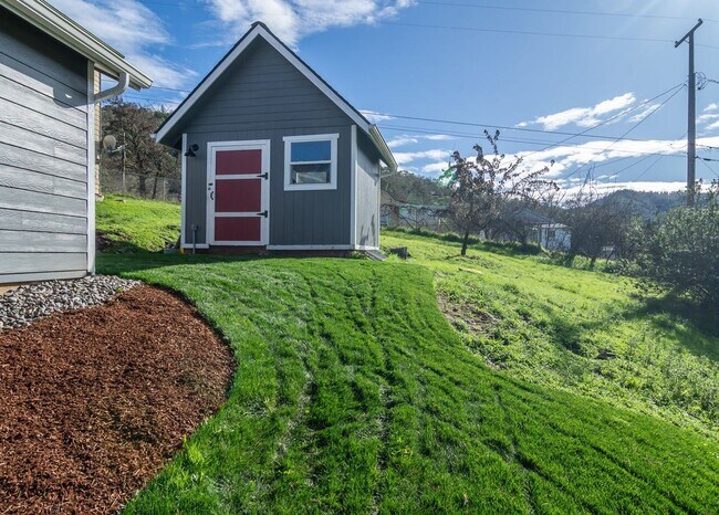 Foto del edificio - Newly Remodeled 2 Bedroom House with Storage!