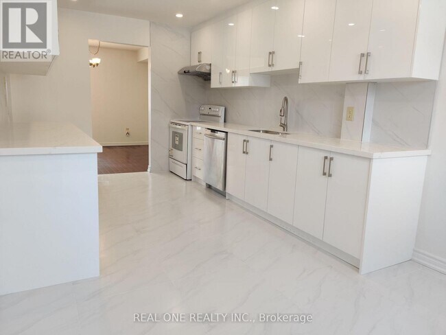 Photo du bâtiment - 646 Village Pkwy