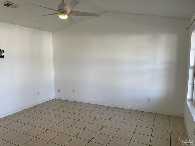 Building Photo - 3437 Riverside Dr