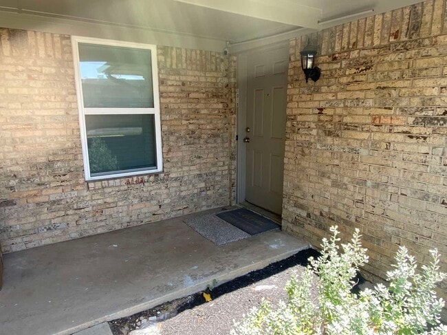 Photo - 1017-1019 Mullins Street Apartment