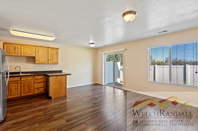 Foto del edificio - 3 bedroom Layton Townhome.