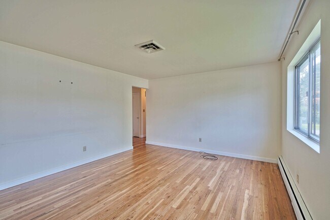 Building Photo - 1239 Cardinal Dr