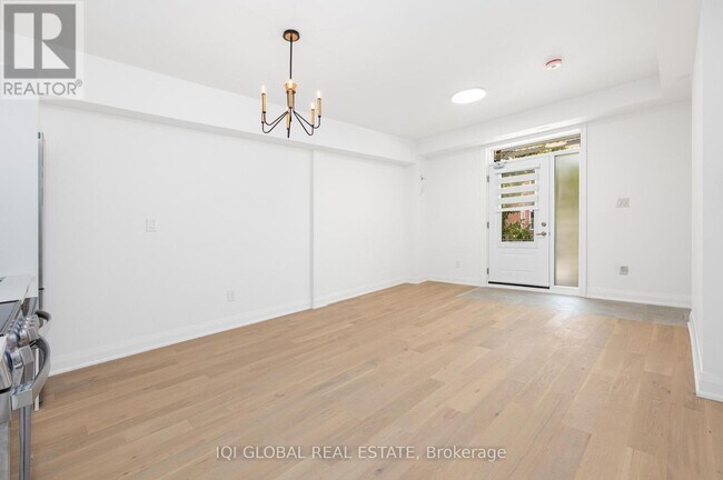 Building Photo - 475 Ossington Ave
