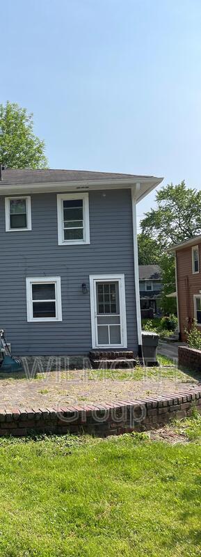 Building Photo - 5872 Julian Ave