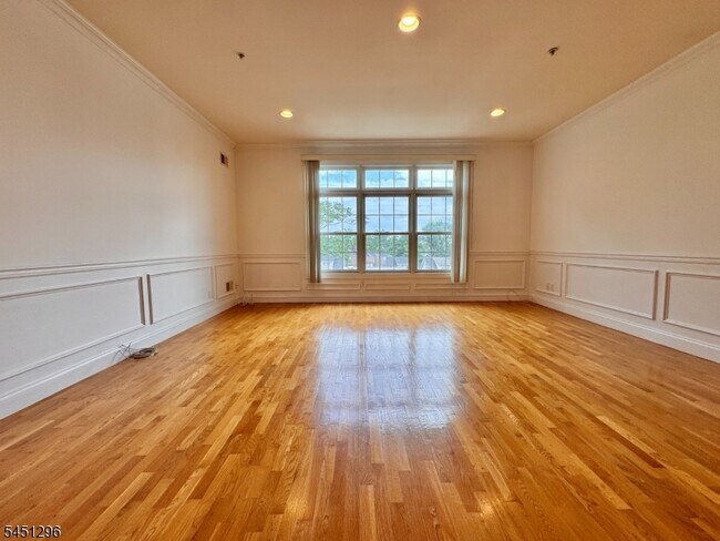 Foto del edificio - 1677 Springfield Ave