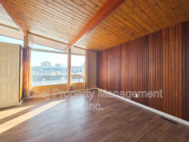 Photo du bâtiment - 8820 Meadowlark Rd NW