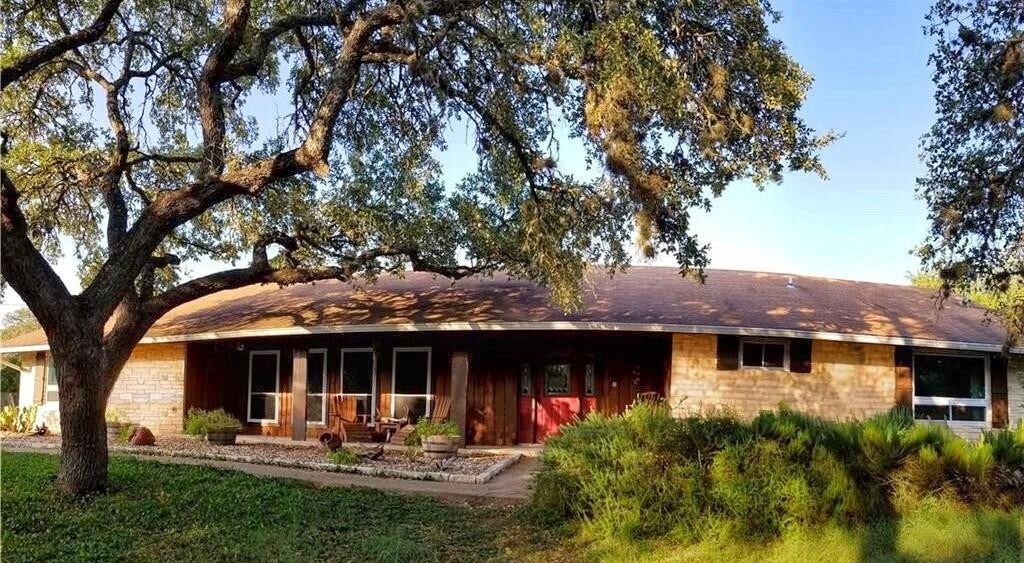 Primary Photo - 8100 N Madrone Trail