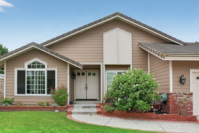 Building Photo - 6132 E Baja Dr