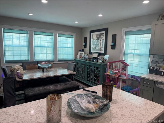 Foto del edificio - 614 Monroe Blvd