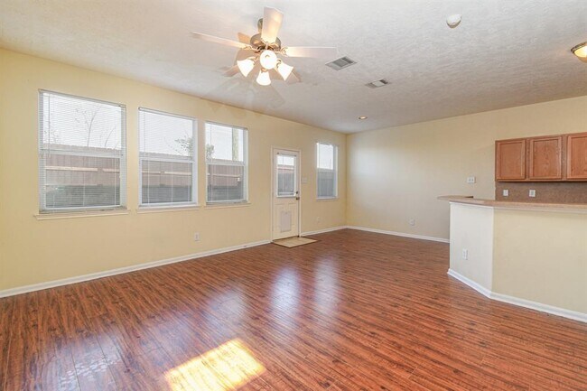Foto del edificio - 15930 Langhamwood Ln