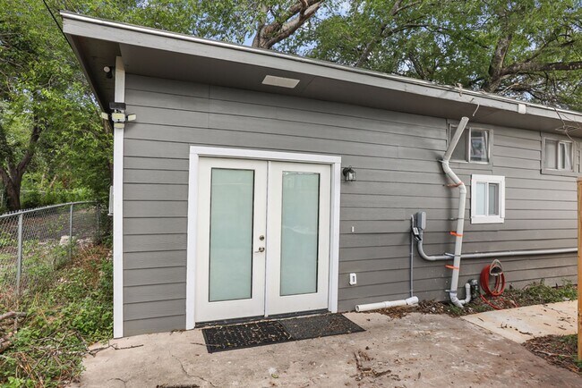 Foto del edificio - 1 Bedroom/1 Bath Woodland Hills Subdivision