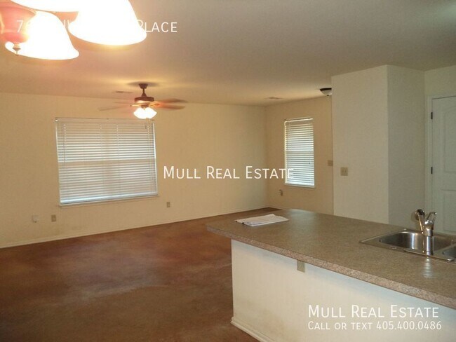 Building Photo - Nice half duplex in the Roxboro Addition