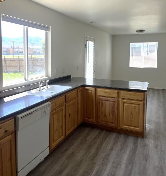Foto del edificio - 3 Bedroom West Valley Home