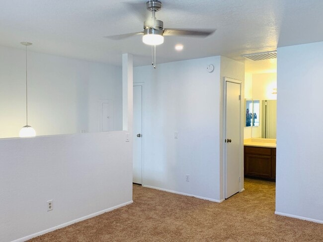 Building Photo - Charming 1-Bedroom Condo with Modern Touches in Las Vegas