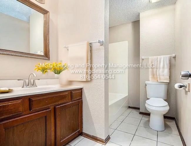 Building Photo - Spacious Townhome Living in the Heart of B...