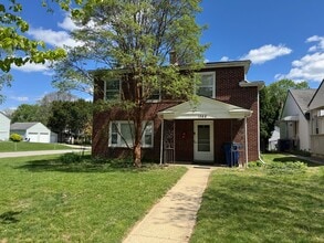 Building Photo - 1368 Doten Ave