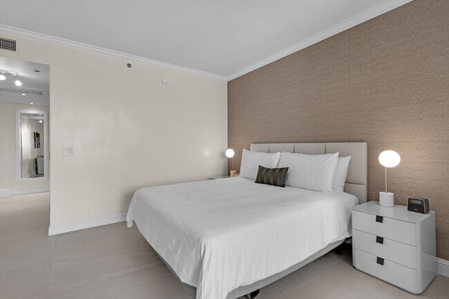 Foto del edificio - 4385 Collins Ave