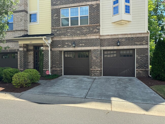 Building Photo - END UNIT 3 Bed | 2.5 Bath Townhouse in Mor...