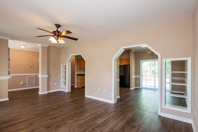 Building Photo - 906 Houston Heights Rd