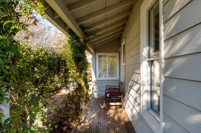 Building Photo - 373 Belmont Ave