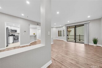 Building Photo - 2559 Plaza del Amo