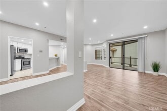 Building Photo - 2559 Plaza del Amo