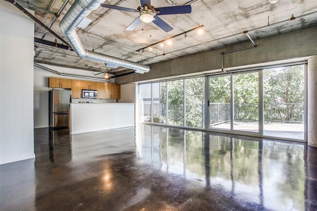 Building Photo - 1001 Belleview St