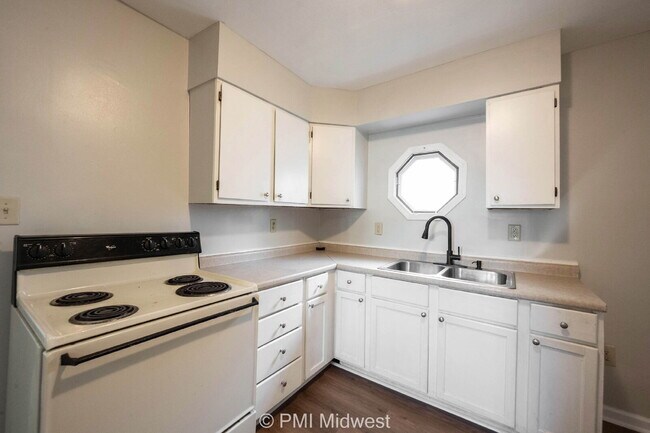 Foto del edificio - 3026 S Rybolt Ave