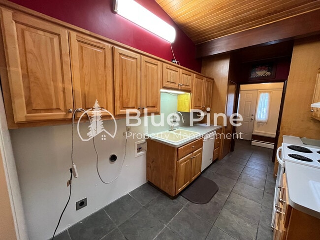 Building Photo - 755 9th St