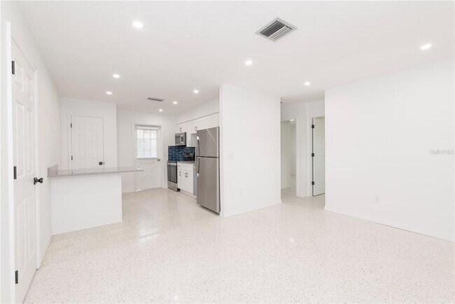 Foto del edificio - 1348 Boylan Ave