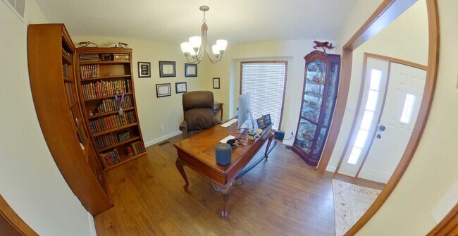 Foto del edificio - 3D Tour Available - West Side Manhattan Home + 2-Car Garage  + Washer & Dryer! Available August 5th!