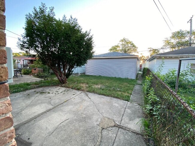 Foto del edificio - 9645 S Lowe Ave