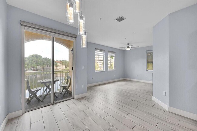 Foto del edificio - 150 Jacaranda Country Club Dr