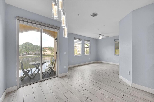 Building Photo - 150 Jacaranda Country Club Dr