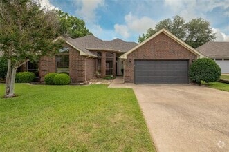 Building Photo - 2117 Aspenwood Dr N