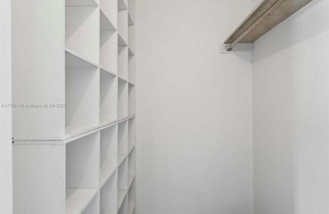 Foto del edificio - 1405 Miami Rd