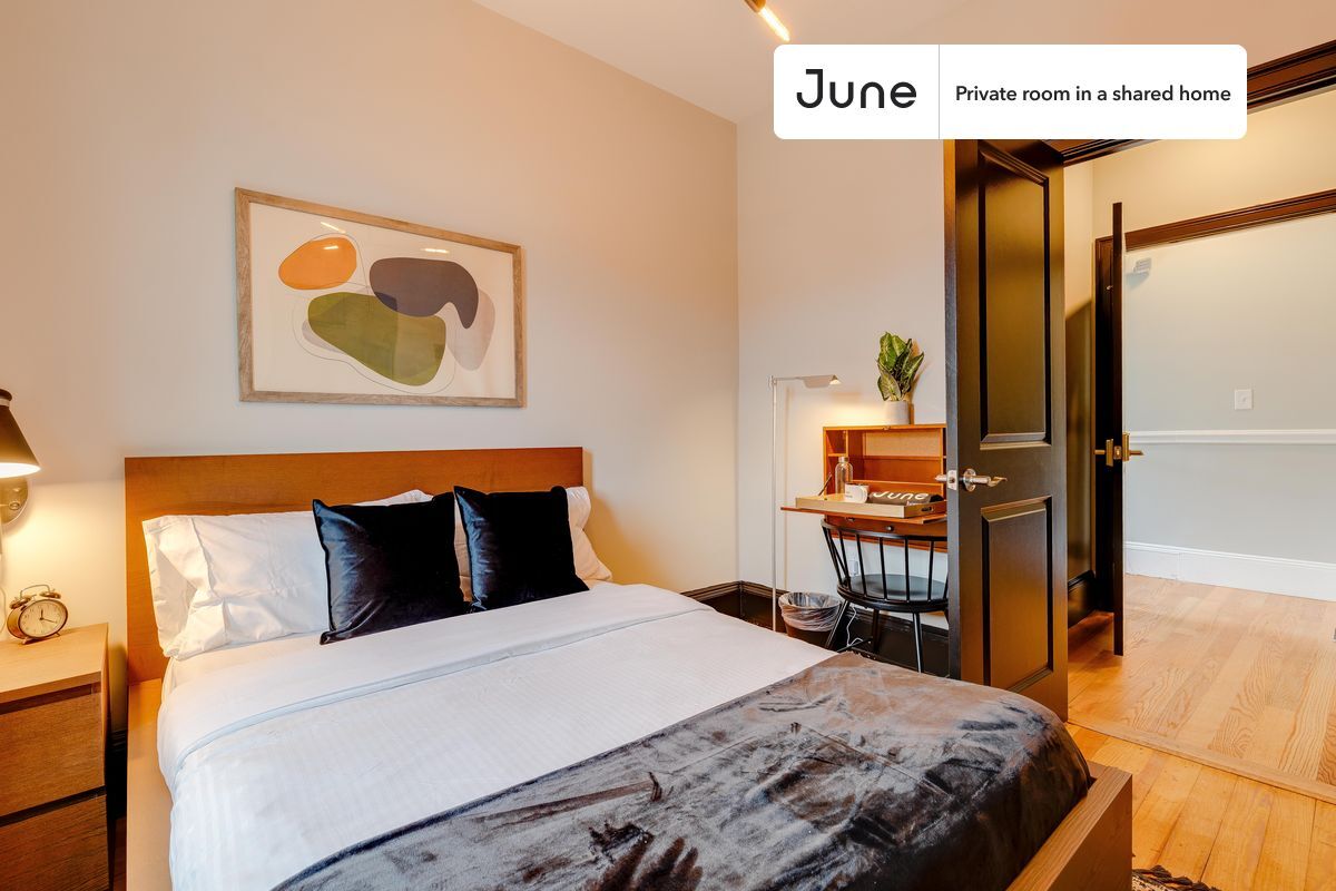 Foto principal - Room in Shared 4 bed/1.5 bath home