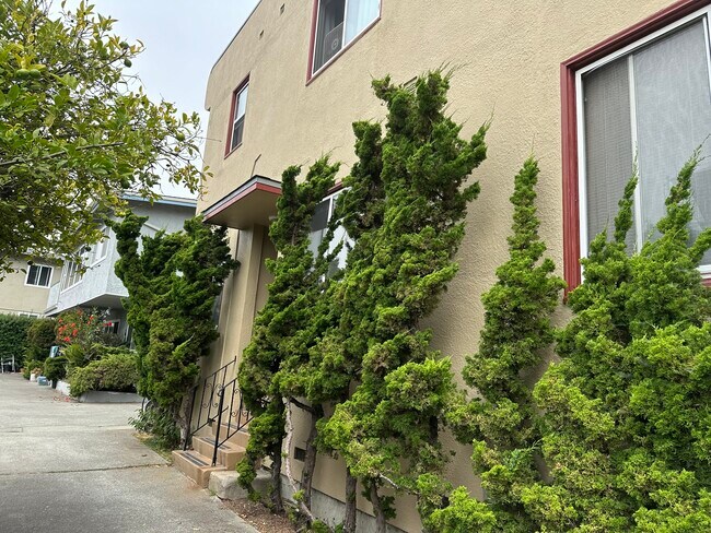 Building Photo - 1334 Walnut St