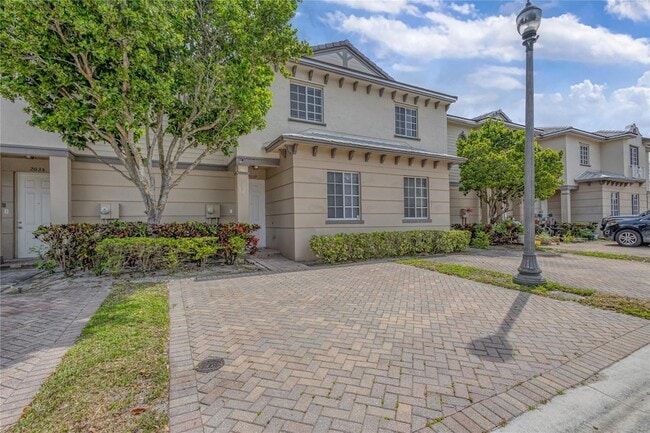 Building Photo - 2037 Nassau Dr