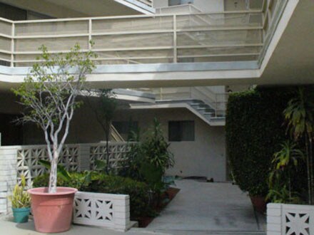 Building Photo - 4717 Don Lorenzo Dr