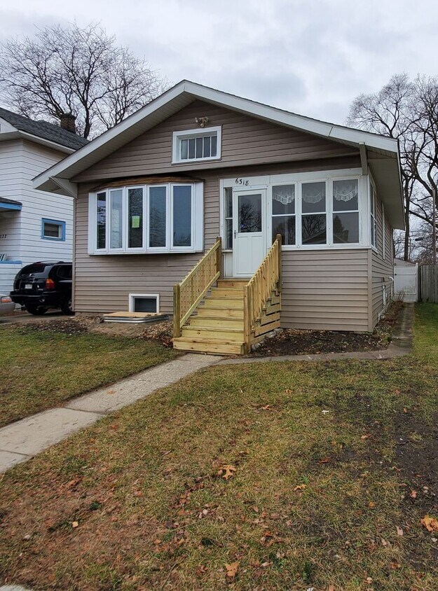 Primary Photo - 4 Bed 2 Bath Home!