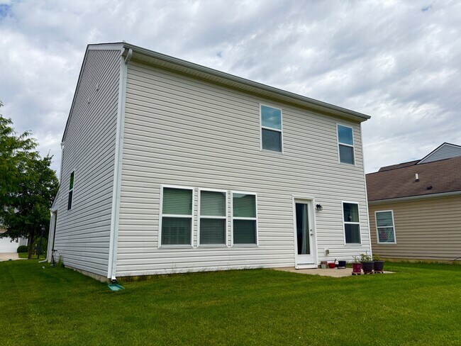 Foto del edificio - 2467 Middle View Dr