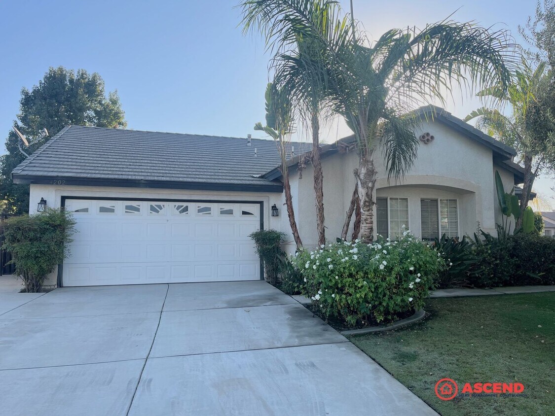 Foto principal - Stunning 4 Bedroom Home In Rosedale!