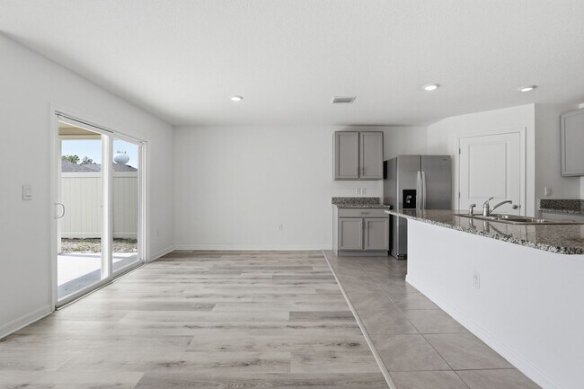 Foto del edificio - Avalon Woods in Newberry 4 bedroom 2 bath home