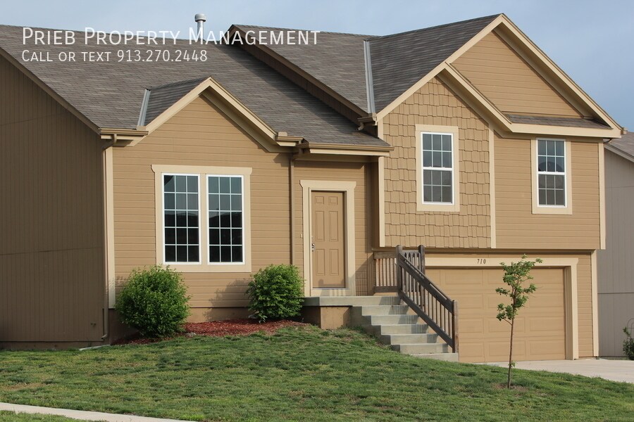 Foto principal - Prairie Crossing - Available October 23rd