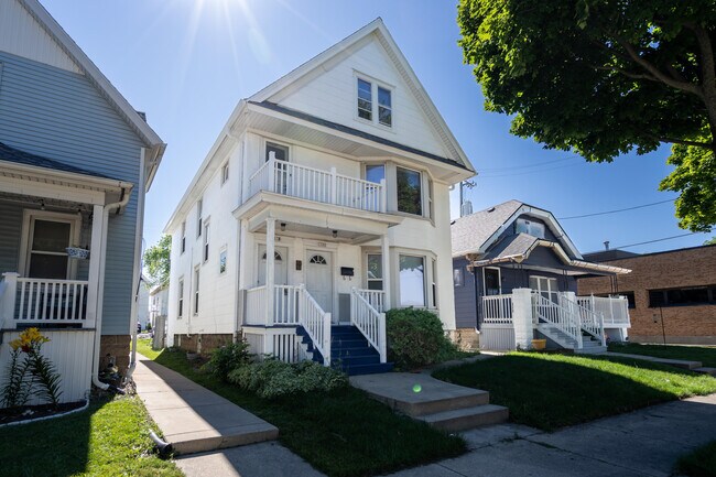 Building Photo - 1578 S 72nd St