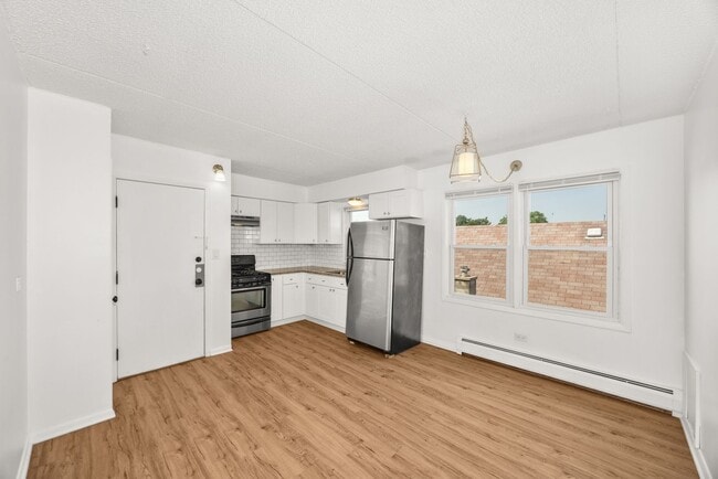 Building Photo - 6811A W Pershing Rd